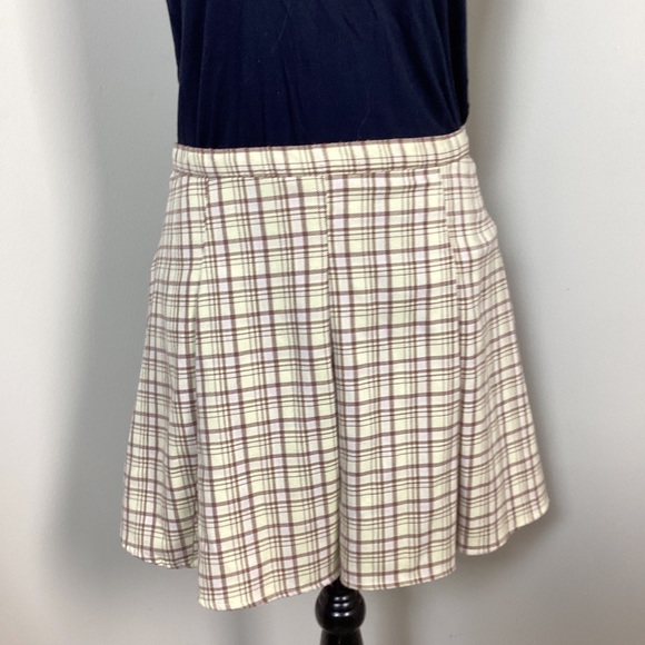 SO Clothing Women’s Cream Brown Plaid Pleated Mini Skirt - Picture 3 of 6